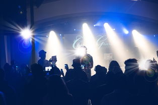 爱游戏体育在线-C罗与粉丝互动现场热情高涨，c罗与队友